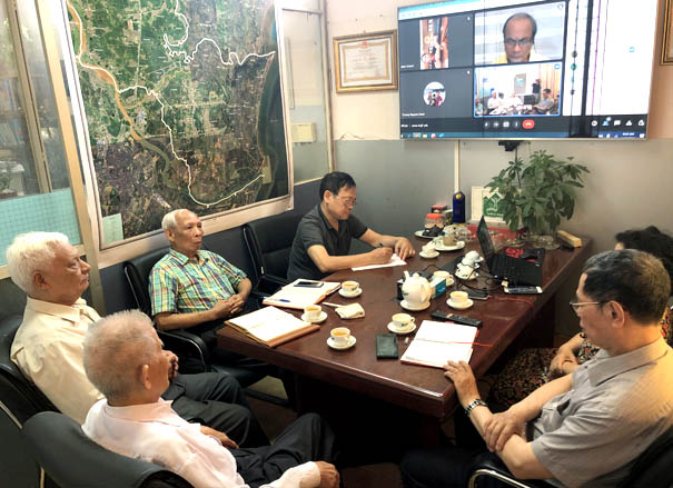 Thường[-]vụ[-]Hội[-]BVTN&MT[-]Việt[-]Nam[-]đã[-]họp[-]tại[-]một[-]số[-]đầu[-]cầu[-]ở[-]Hà[-]Nội,[-]Huế,[-]Tp.[-]Hồ[-]Chí[-]Minh…theo[-]hình[-]thức[-]trực[-]tuyến,[-]